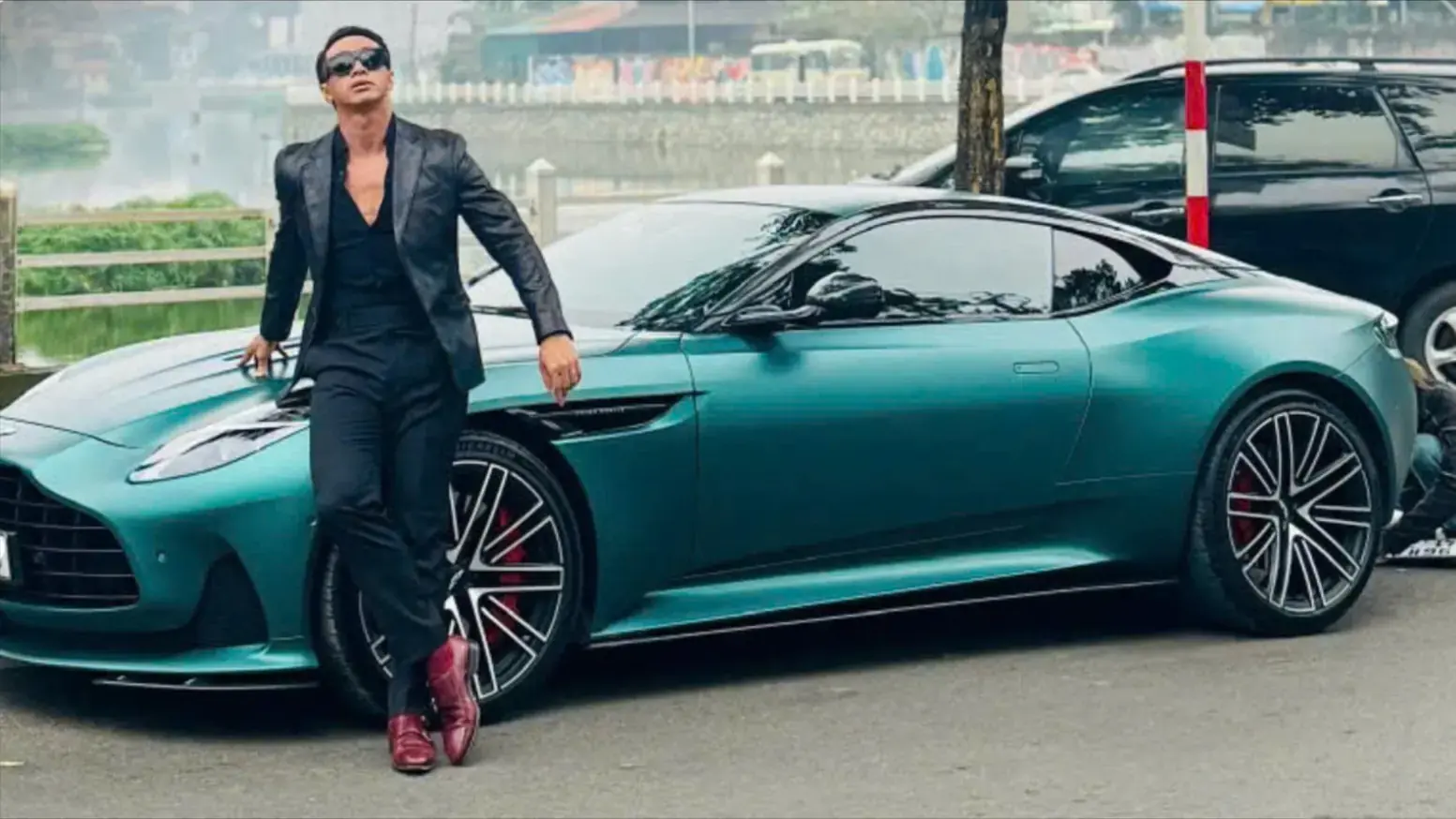 Choáng ngợp dàn siêu xe - ‘đạo cụ vàng’ trong phim hình sự Hà Nội